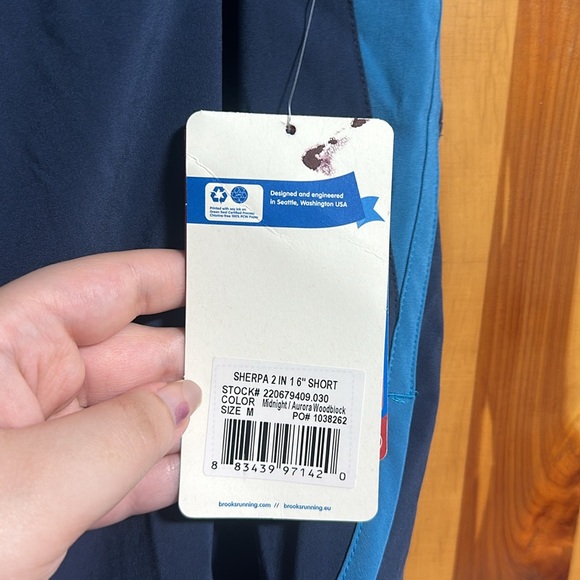 Brooks Women's 2-in-1 Blue Athletic Shorts - Picture 7 of 12